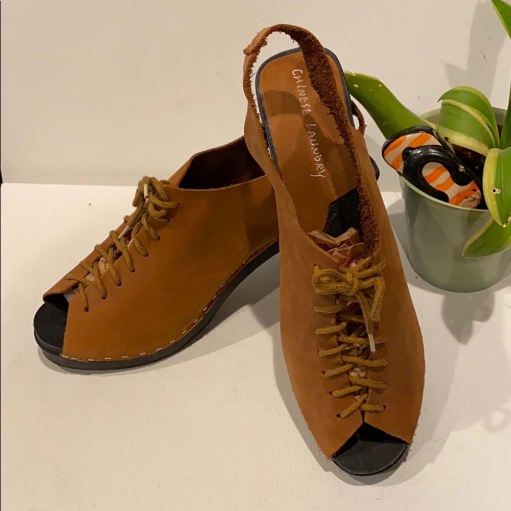 VINTAGE SUEDE CHINESE LAUNDRY LACE UP SANDALS!!